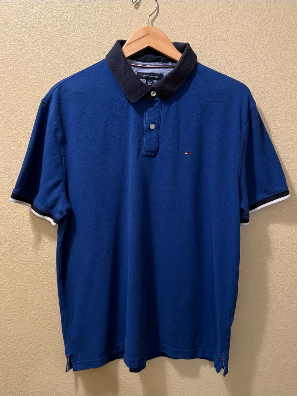 Men’s XL Tommy Hilfiger Custom Fit Blue w/ Black Collar Short Sleeve Polo Shirt